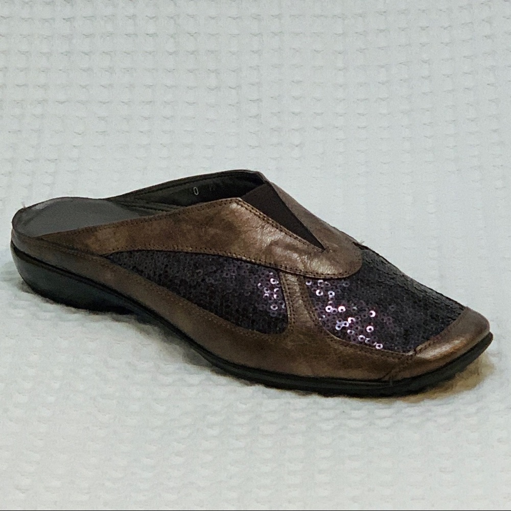 Sesto Meucci brown leather slip on shoes sequins